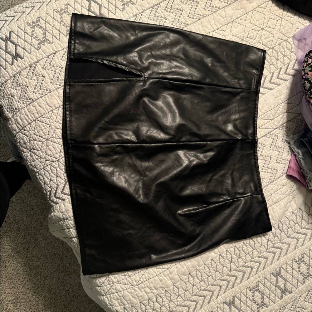 Chic Black Leather Mini Skirt
